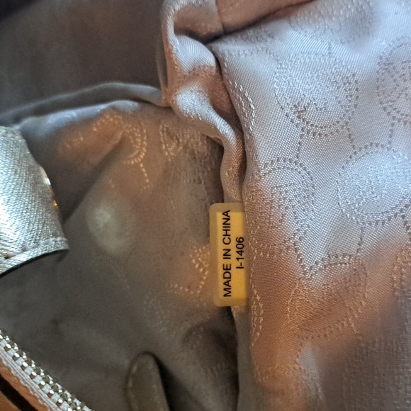 Michael Kors Gourgous Gold Satchel and Crossbody Excellent Condition - Picture 12 of 12